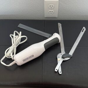 Black & Decker White 9” Electric Knife with Stainless Blades.